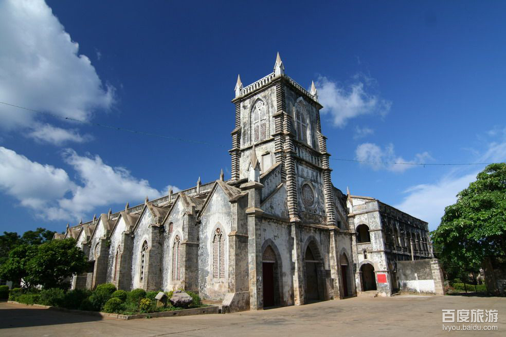  p>涠洲岛天主教堂位于涠洲岛盛塘村的天主教堂,掩映在一片绿影婆娑的