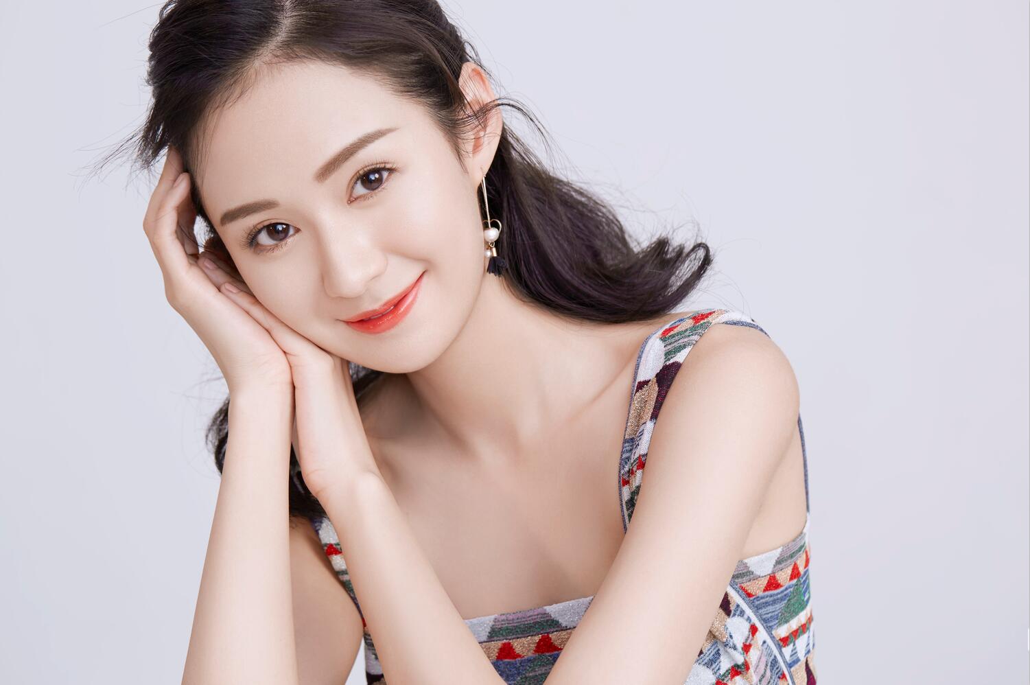  p>郑合惠子,1994年9月16日出生于福建省福州市,中国内地影视女演员