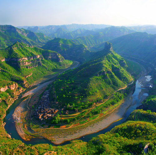  p>磨滩景区位于山西省晋城市阳城县东南40公里处的东冶镇境内,地处沁