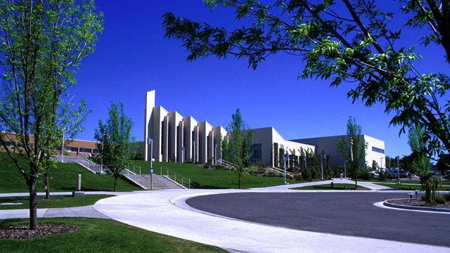 杨百翰大学