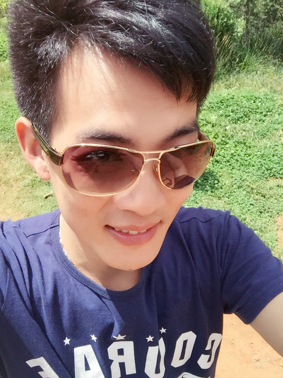  p>雷华锋,本名雷华丰,偶像作家,青年作家,演员艺人,资深媒体人,80后