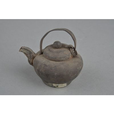  p>明锡提梁壶是一件明代文物,现收藏于南京博物院.