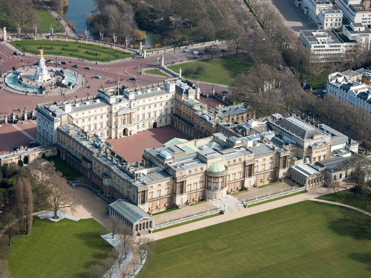  p>白金汉宫 i>(英语:buckingham palace) /i>是 a target="_blank"