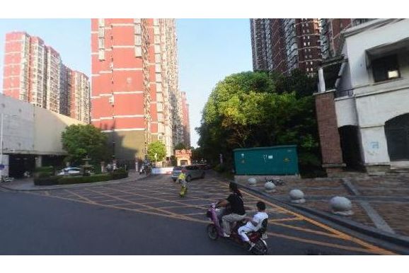  p data-id="sn2v766yzlsm">紫金城三期是位于东湖区的小区. /p>