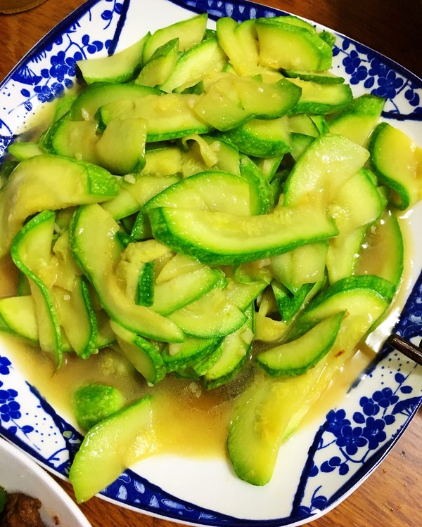 data-lemmaid="647786">西葫芦 /a>,是一道家常菜,主要制作材料是西