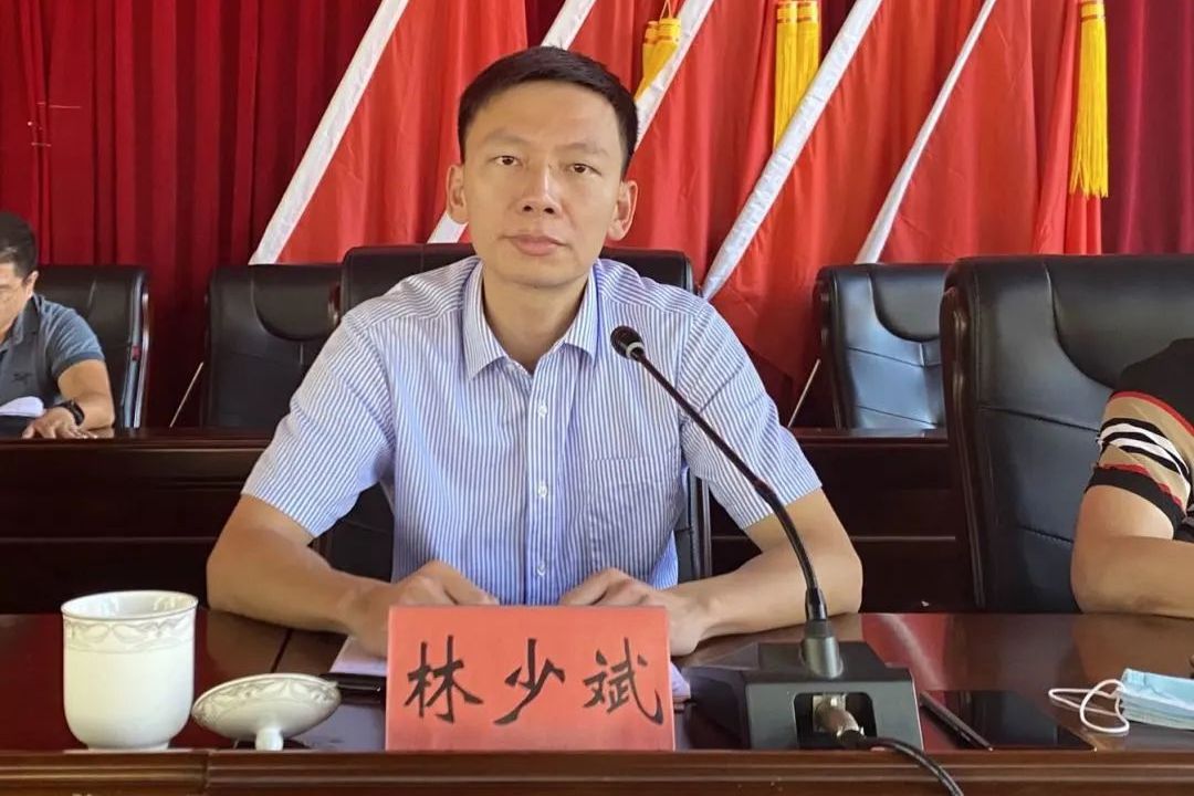  /p> p>现任泉州市安溪县芦田镇党委副书记,镇长. /p>