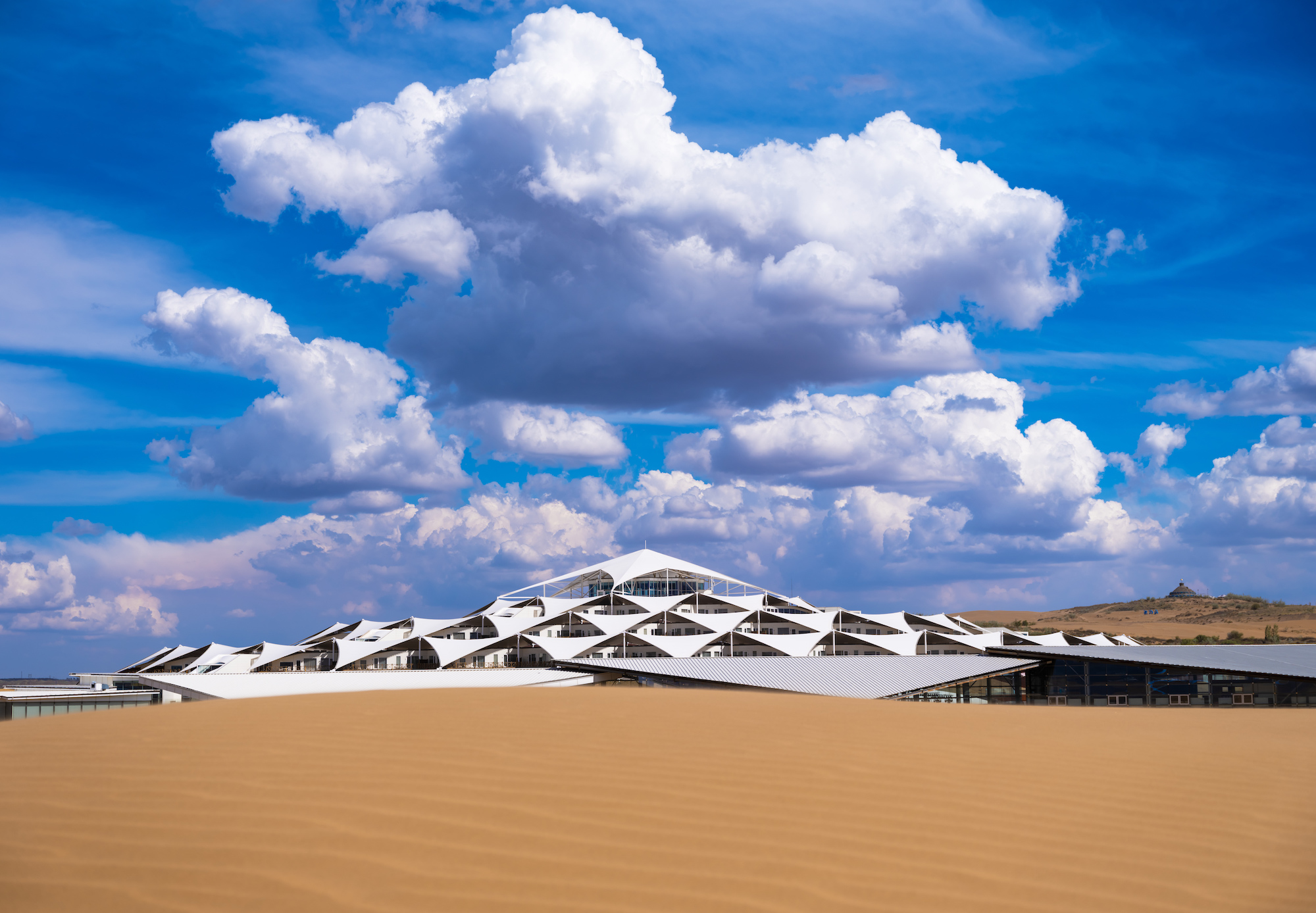 更值得骄傲的是,2011年1月响沙湾被评为国家5a级旅游景区