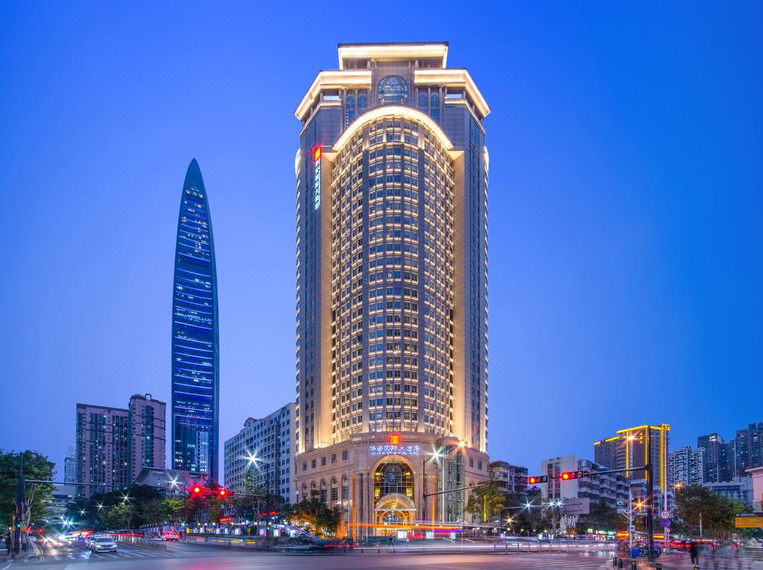 酒店雄踞深圳标志性建筑" a target="_blank" href="/item/地王大厦