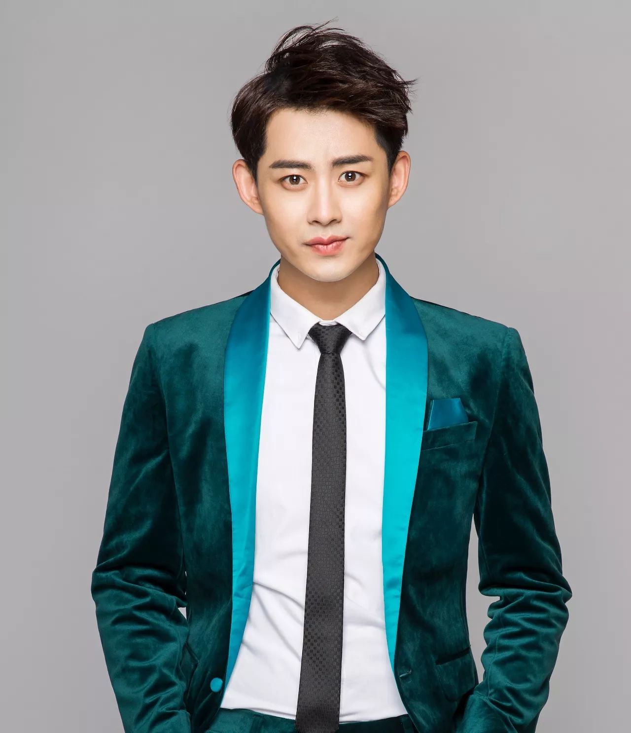 理论双学位研究生,现为山东广播电视台齐鲁频道《好运连连到》主持人