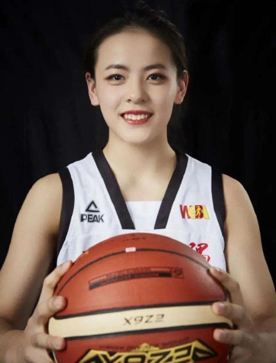  p>杨舒予,2002年3月6日出生于云南省昆明市,中国职业女子篮球运动员