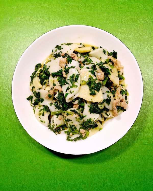 荠菜肉丝炒年糕