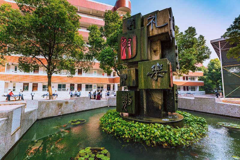  p data-id="gnbpf10zmq">武汉市常青第一学校位于武汉市最大的居民