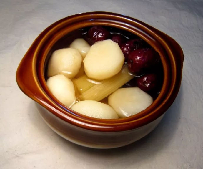 蜜枣甘蔗荸荠汤