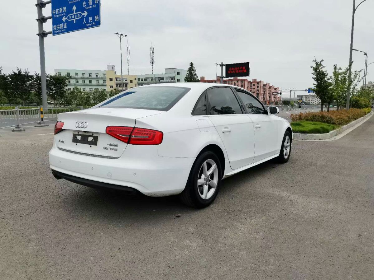 奥迪a4l 2013款 1.8 30tfsi 手动舒适型