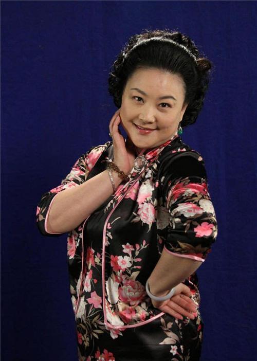 黄伟香