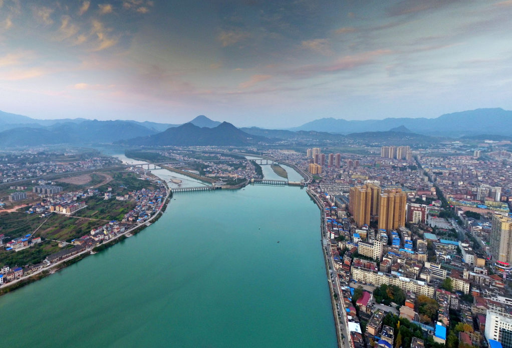  p>慈利县,湖南省 a target="_blank" href="/item/张家界市/2515291"