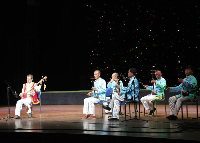  p>三弦书是山西省沁县申报的传统说唱艺术.