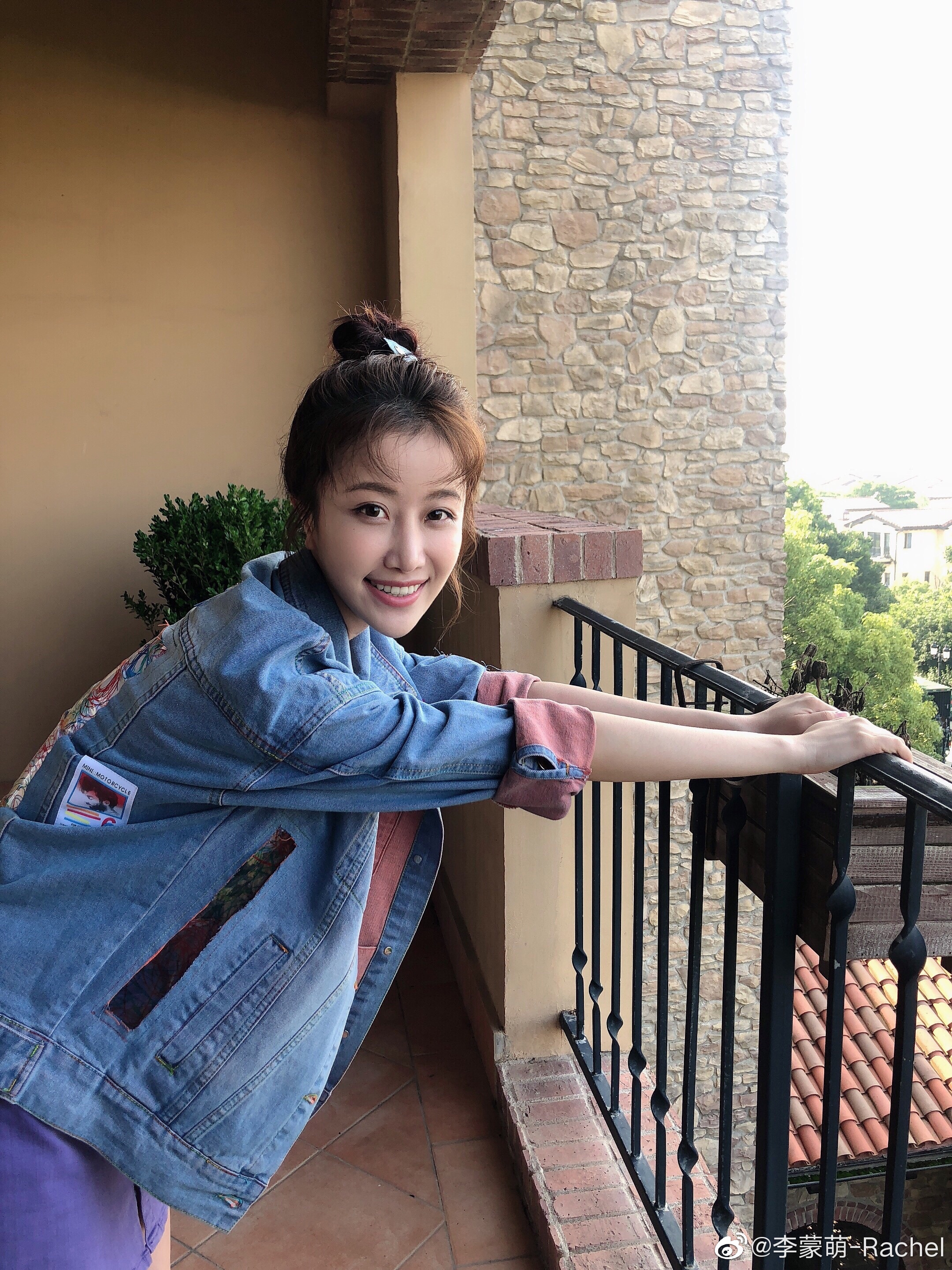  p>李蒙萌,原名李思琪,1996年6月25日出生于黑龙江省哈尔滨市,中国