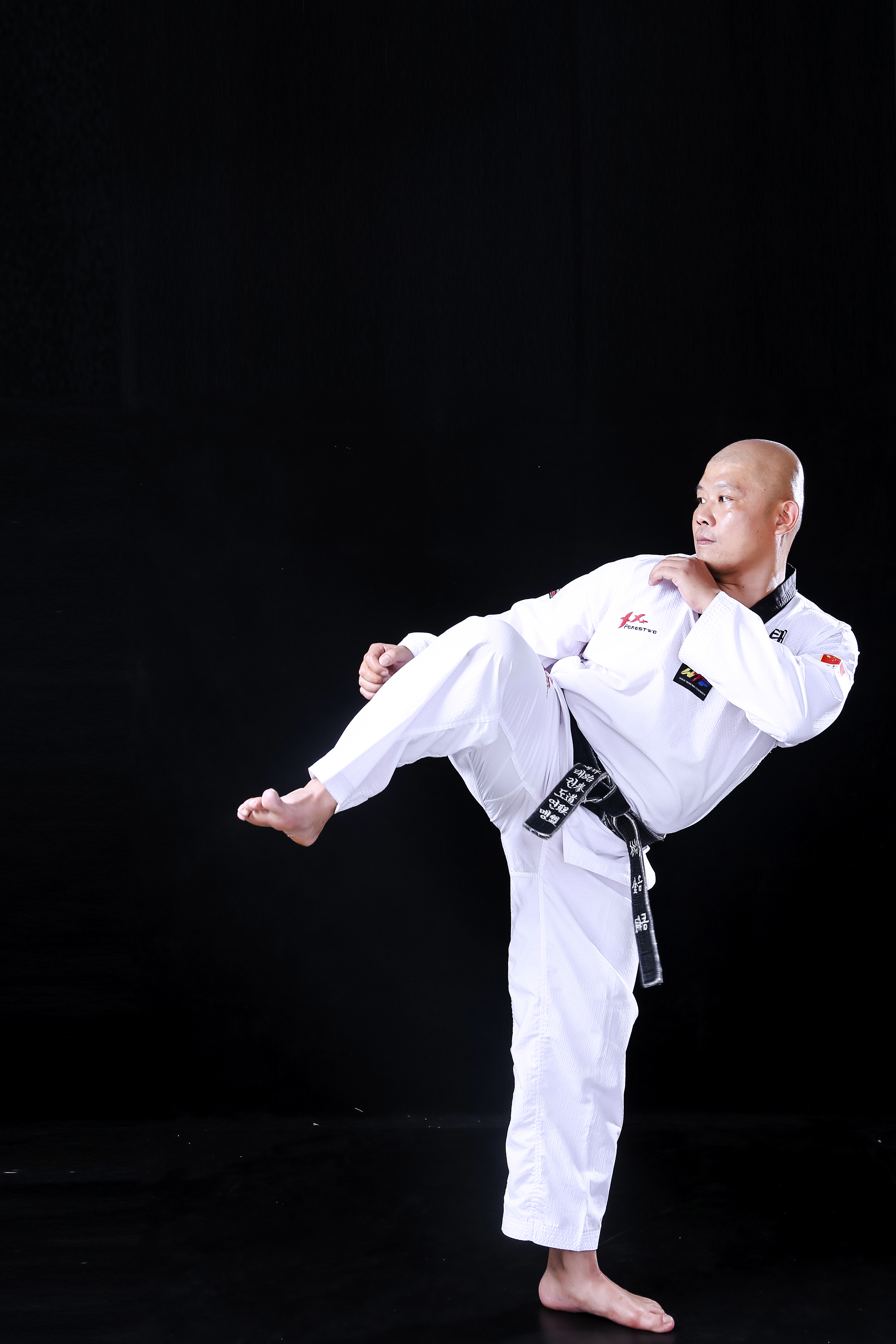  p>林金铜,男,福建晋江人,汉族,1979年出生于武术世家,自幼学习传统