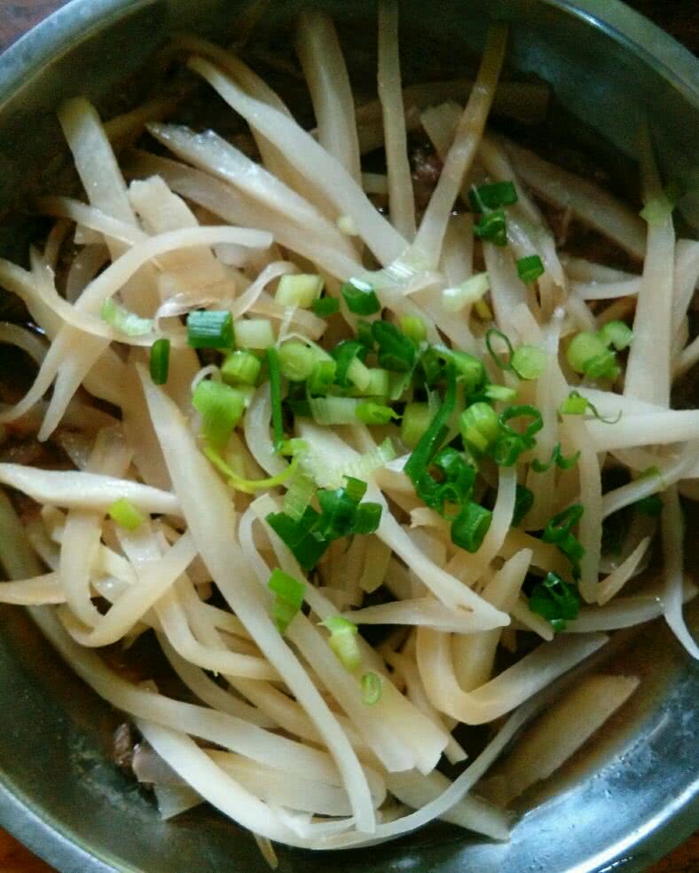  p data-id="gnx23dtvz9">冲菜又名大头菜,是广东一带的传统风味名菜