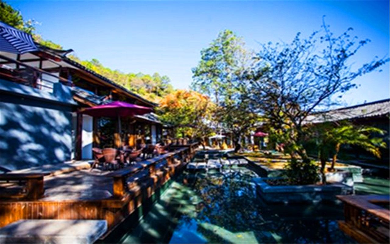 半山露天温泉