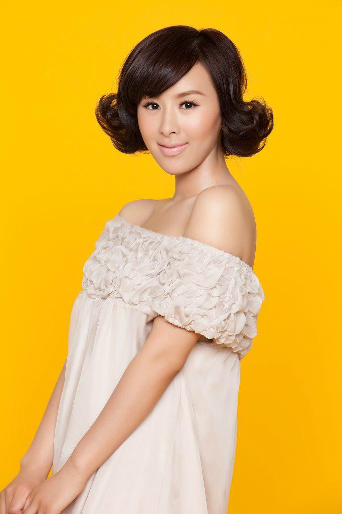  p data-id="gnwxjy7fnt">王雅洁,女,空政文工团优秀青年歌手,出生于