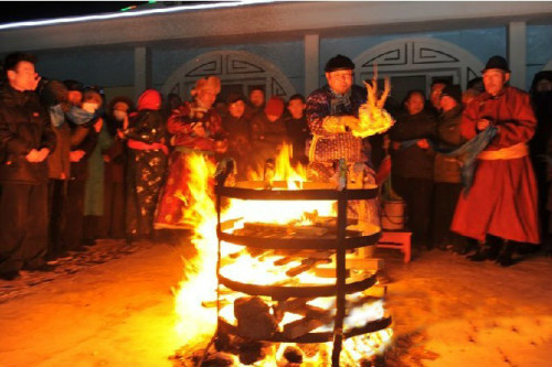 它主要来自古代蒙古族对火的崇拜.  /p>