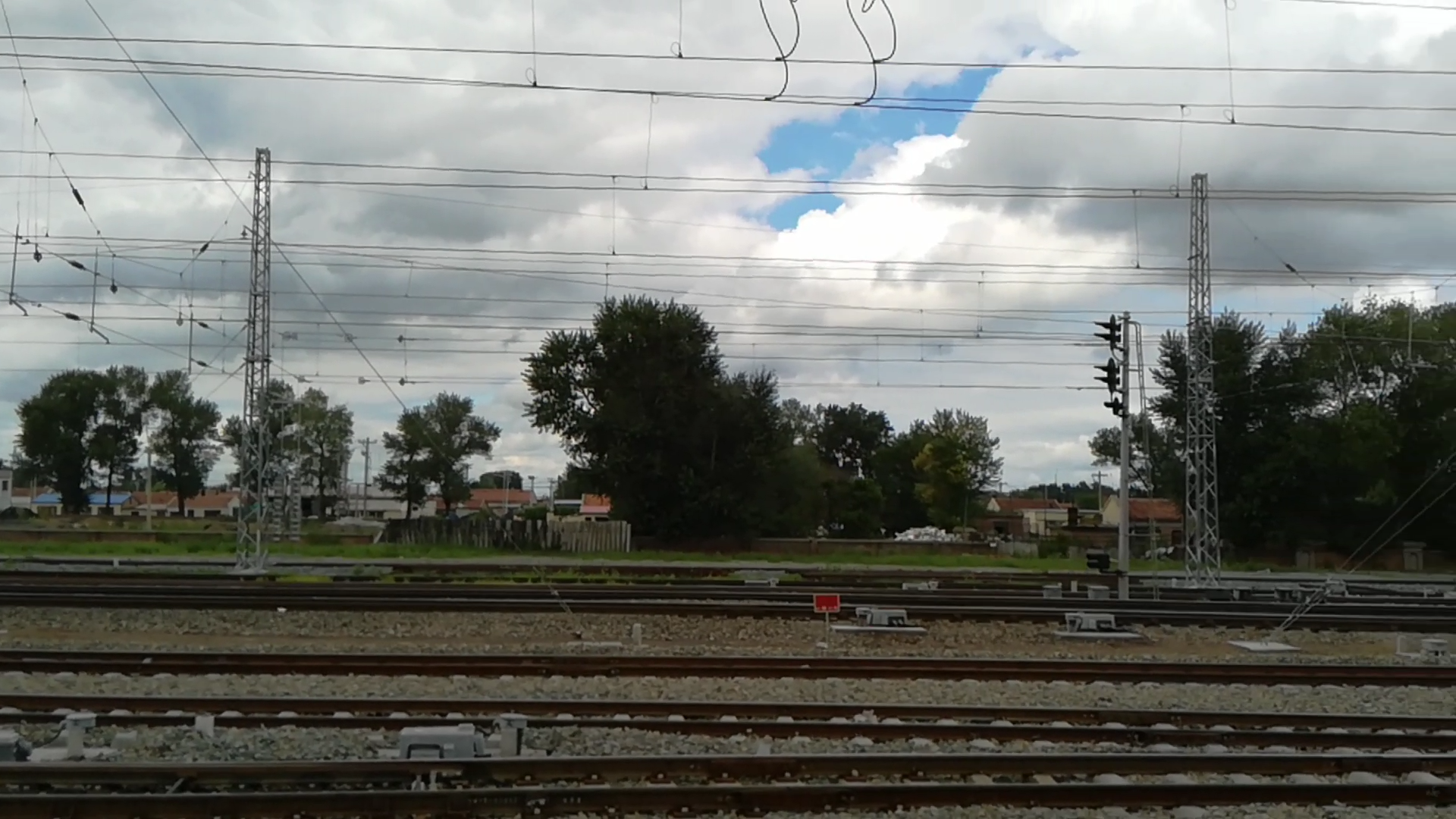  p>滨洲铁路,是原中俄共同修筑的东清铁路(中东铁路)的西部干线,故