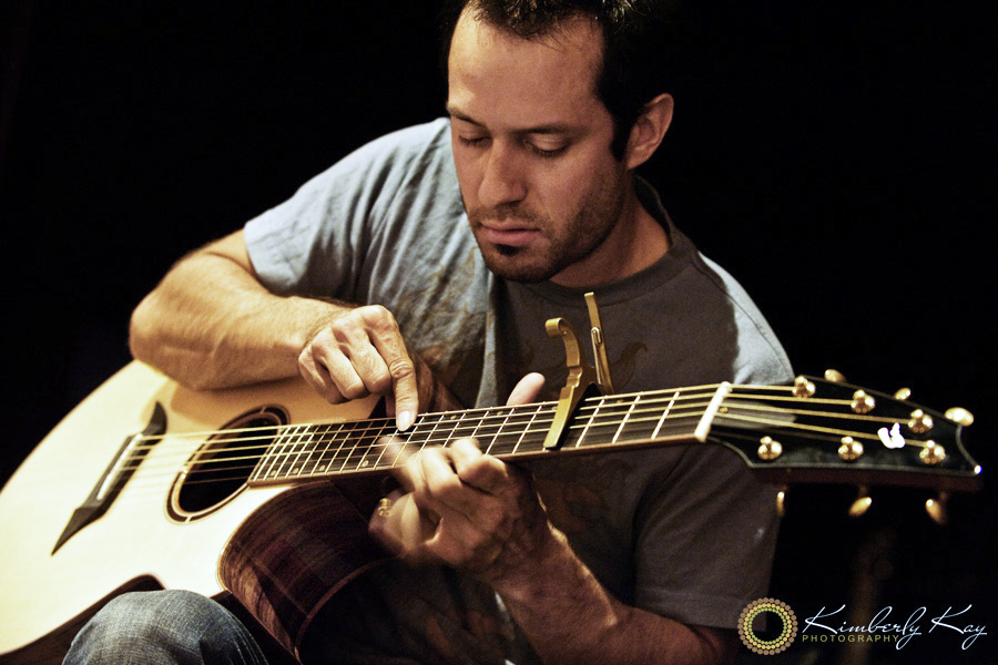  p>美国指弹吉他演奏家崔斯. 班迪出生在 a>明尼苏达州 /a>奥斯丁市.