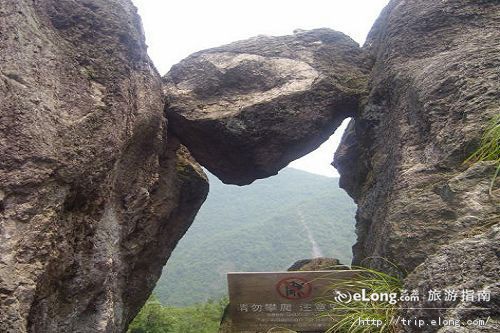  p data-id="gnx8twkf9y">仙水洞在浙江省缙云县的仙都风景区内. /p>