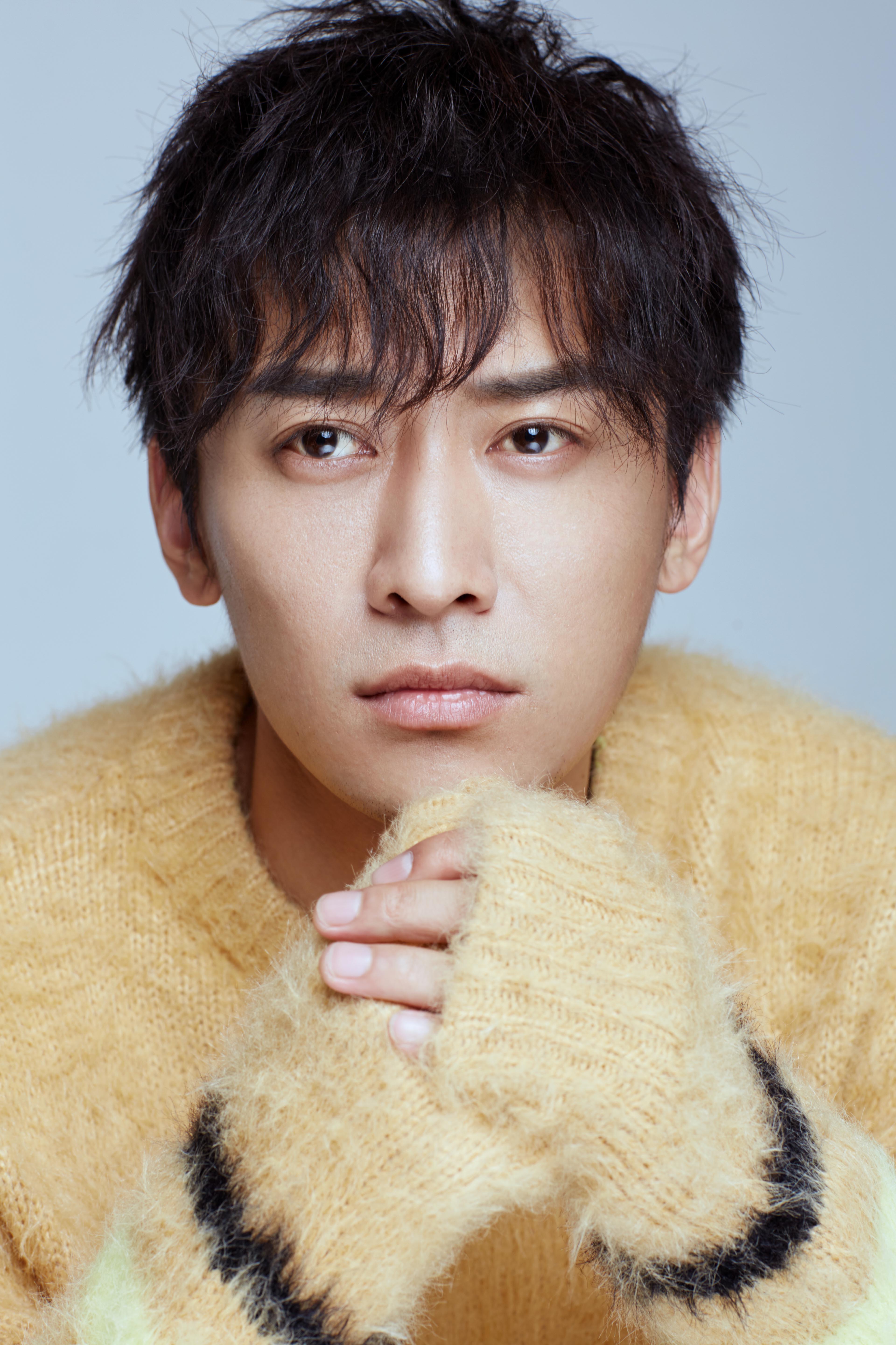  p data-id="gncntblp5o">郑奇,1984年8月4日出生于黑龙江省哈尔滨市