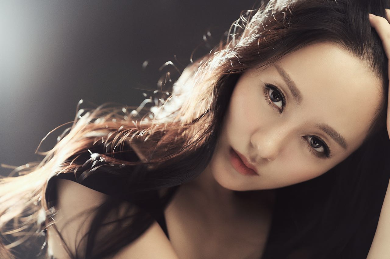  p>郑心潼,1984年11月15日出生于浙江省杭州市,毕业于北京电影学院12