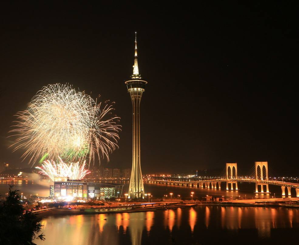  p>澳门旅游塔(葡文:torre de macau,英文:macau tower),港澳地区习称