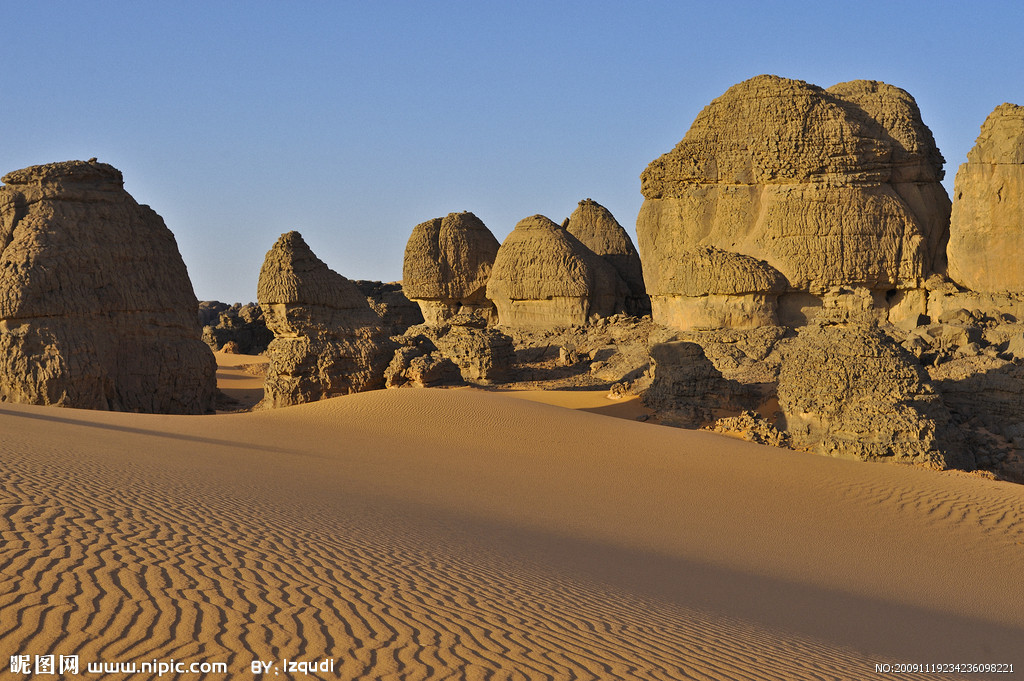  p>荒漠土(英文名称 desert soil),又称"荒境土",是干旱地区所发育的