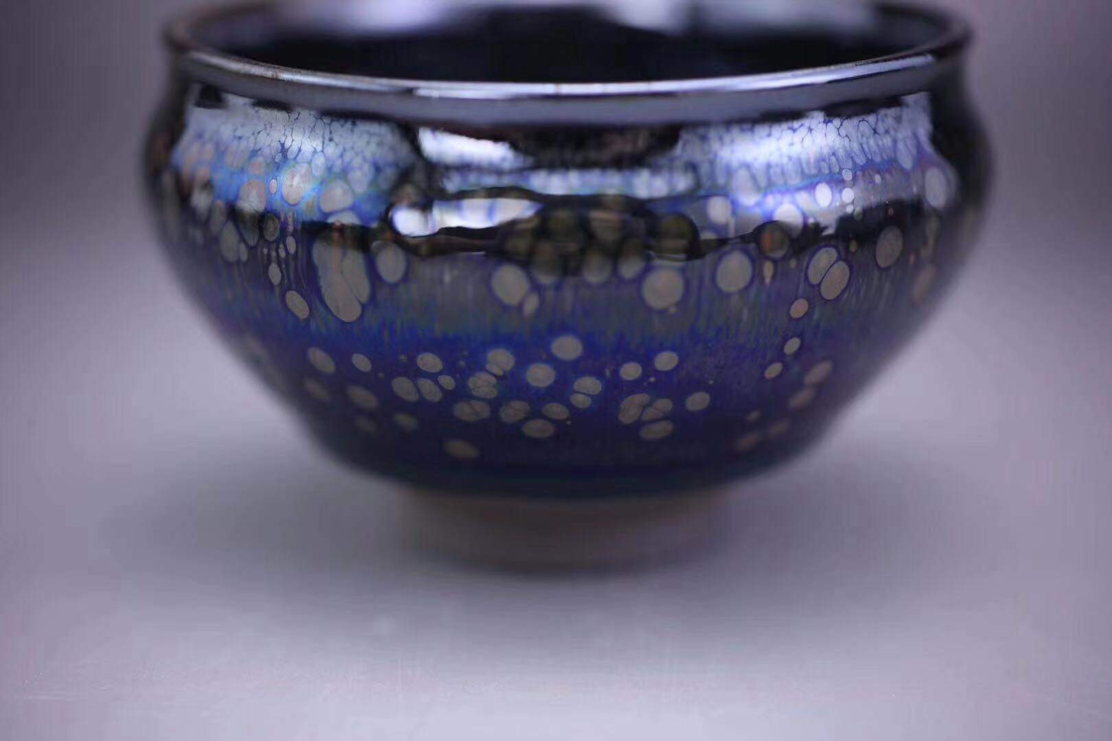  p>倪梅英,女,南平市建阳区华锋建盏陶瓷厂法定代表人,陶瓷装饰师.