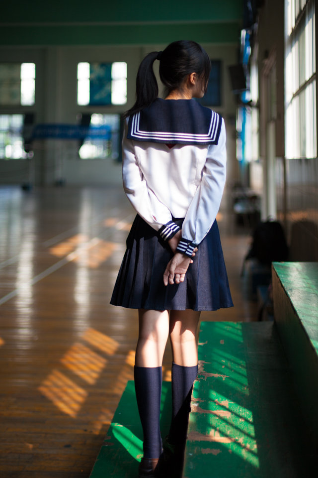 类似于日本水手服,深得台湾学生妹的喜欢