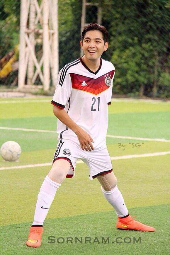  p>索纳拉姆·泰匹塔克(num),1973年8月22日出生于泰国曼谷,在泰国蓝