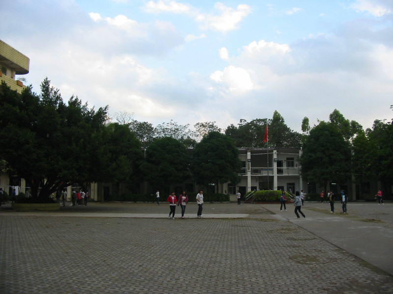  p>贵港市贵糖学校创建于1956年,是一所半封闭式的 a target="_blank"