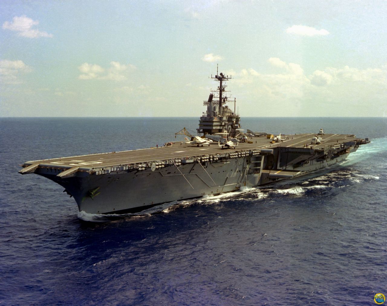  p>"福莱斯特"(forrestal)级航空母舰的4号舰,1959年服役.