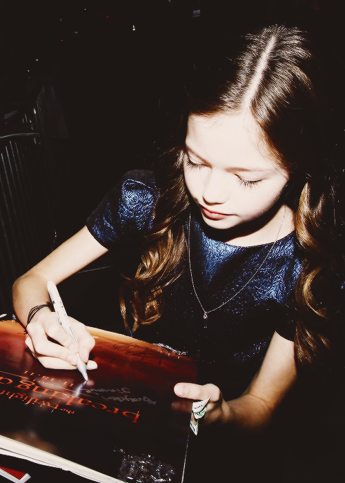  p>麦肯基·弗依 i>(mackenzie foy) /i>,2000年11月10日出生于美国