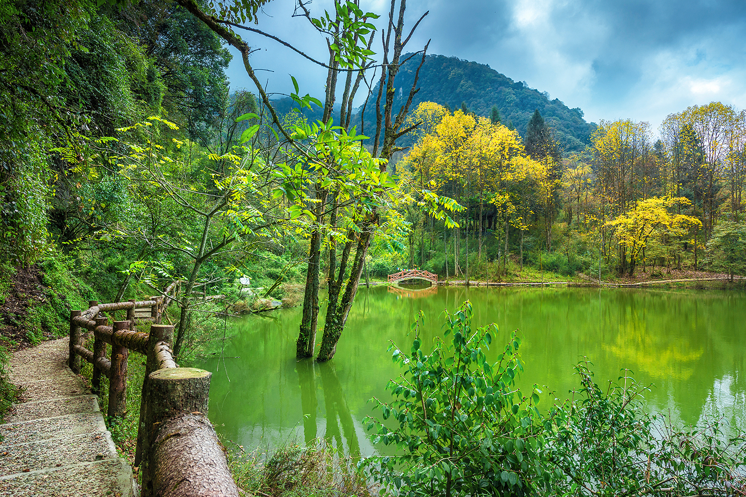 二郎山喇叭河风景区