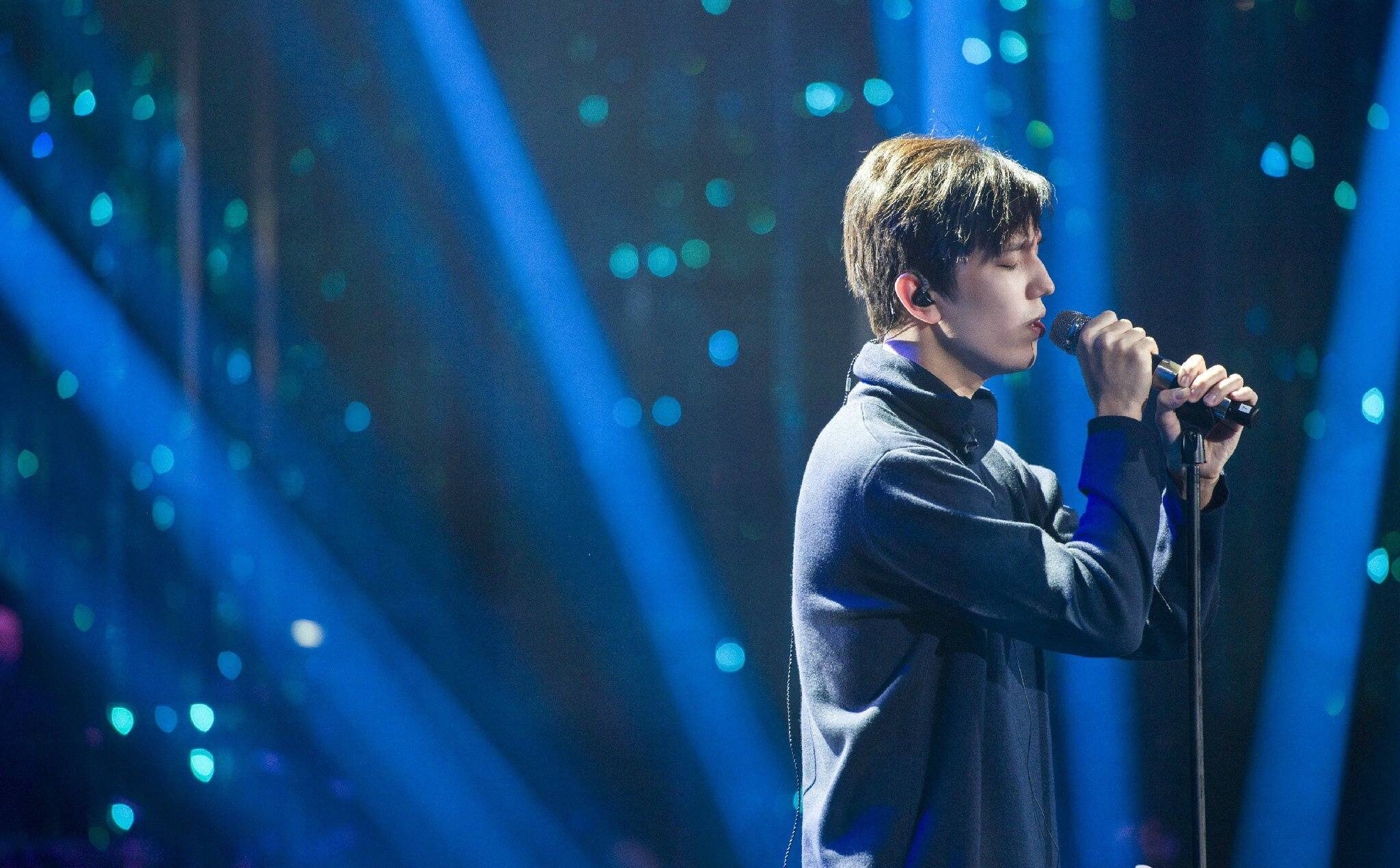 kudaibergen),1994年5月24日出生于哈萨克斯坦,哈萨克斯坦男歌手,毕业