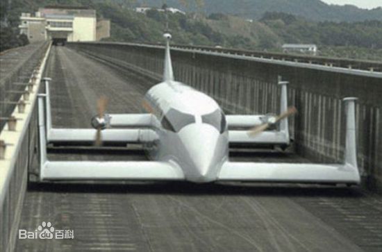 ">低真空管道里的 a target="_blank" href="/item/悬浮列车/428817"