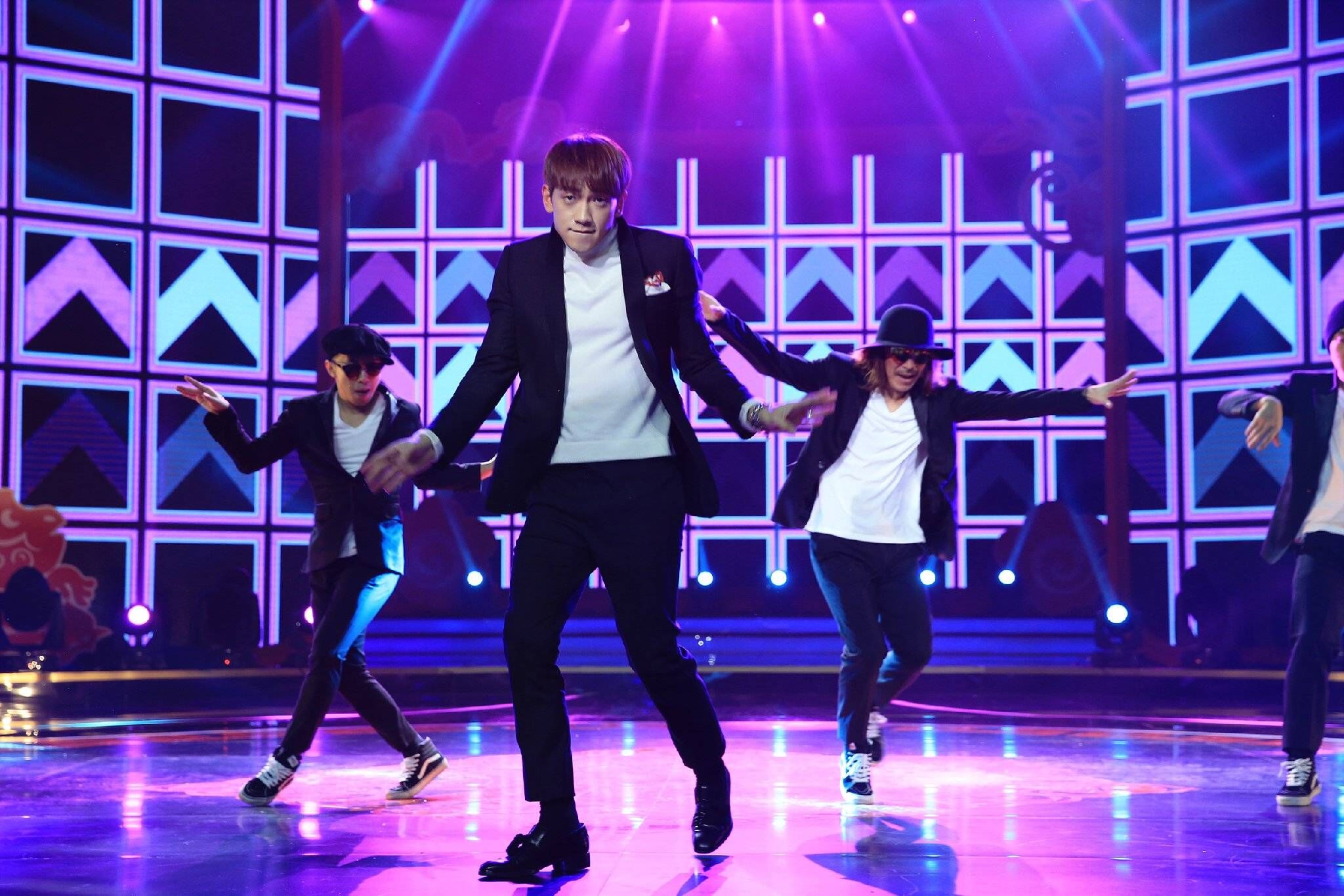  p>郑智薰(rain),1982年6月25日出生于韩国首尔,韩国流行男歌手,演员