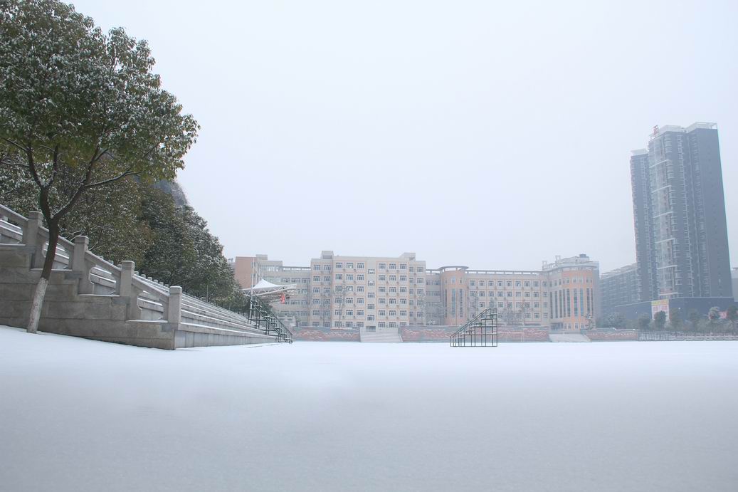  p>十堰市郧阳中学( i>shiyan yunyang high school /i>),简称郧阳