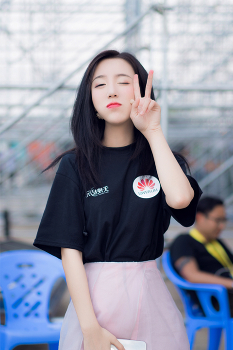  p data-id="gnvg121qg9">呆妹儿小霸王,本名吉昕薇,女,汉族,1995年9