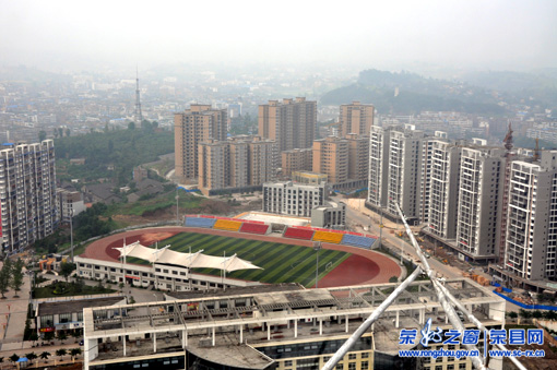  p>荣县地处四川盆地南部,属自贡市管辖,位于北纬29°08′04″～29