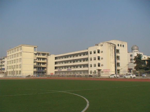  p>亳州市谯城中学于2013年7月正式成立,是在安徽省示范高中亳州二中