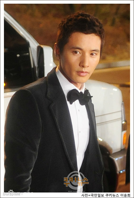  p>元斌(won bin),本名"金道振",1977年11月10日出生于韩国江原道旌善