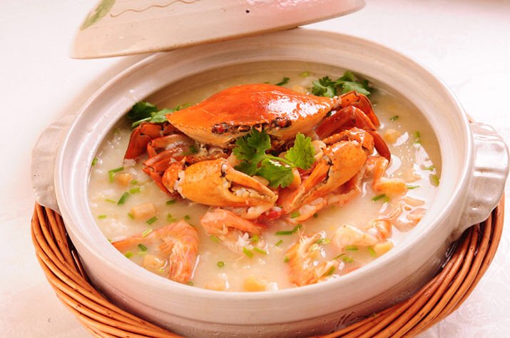  p>潮汕虾蟹砂锅粥是一道由大米和 a href="#" data-lemmaid="3144843